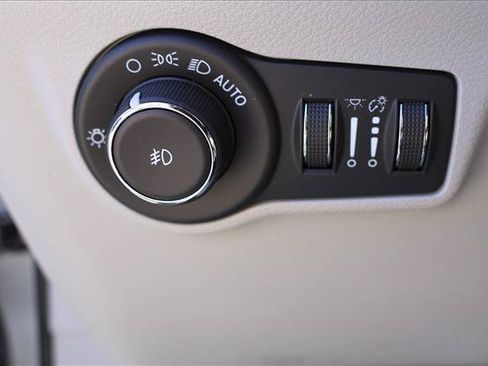 Used 2023 Jeep Compass Latitude w/ Convenience Group AWD/4WD image 13