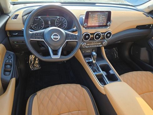 Used 2025 Nissan Sentra SV w/ SV Premium Package image 18