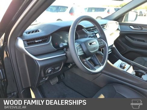 Used 2025 Jeep Grand Cherokee L Altitude w/ Trailer Tow Package image 12