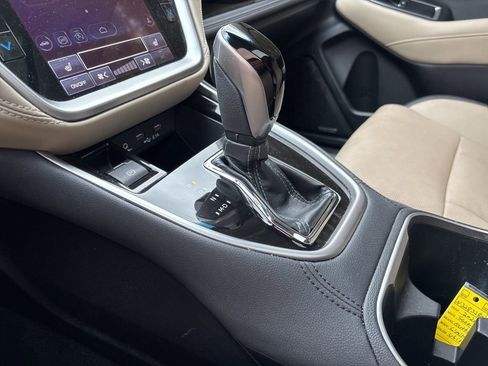 Used 2022 Subaru Outback Limited image 19