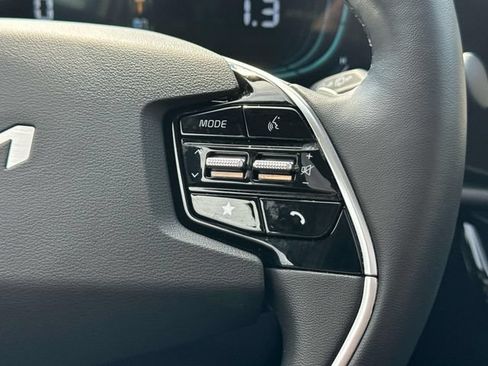 Used 2025 Kia Niro FWD image 8