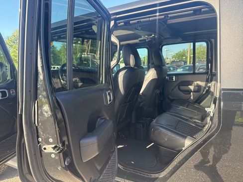 Used 2022 Jeep Gladiator Sport image 13