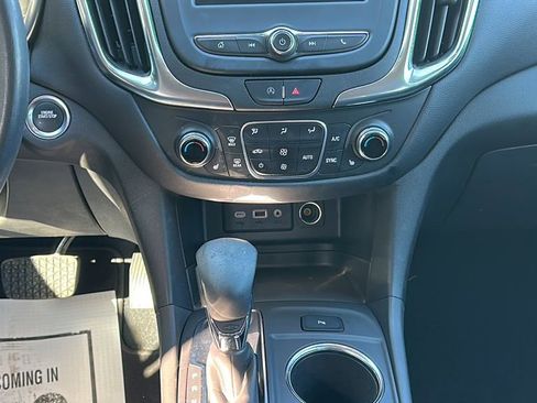 Used 2022 Chevrolet Equinox LT image 17