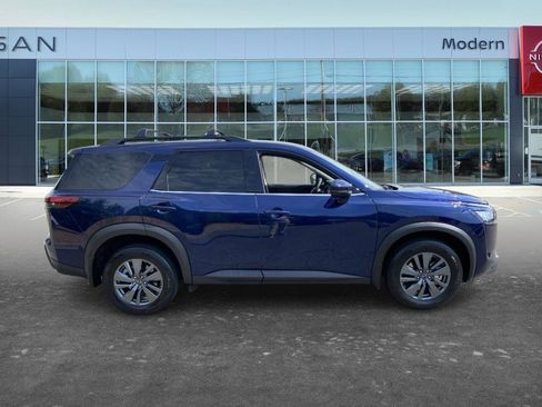 Certified 2025 Nissan Pathfinder SV AWD/4WD image 4