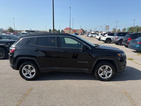 Used 2024 Jeep Compass Latitude AWD/4WD image 7