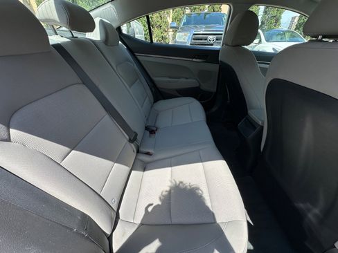 Used 2017 Hyundai Elantra SE image 14