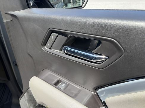 Used 2024 Chevrolet Colorado ZR2 w/ ZR2 Convenience Package III AWD/4WD image 43