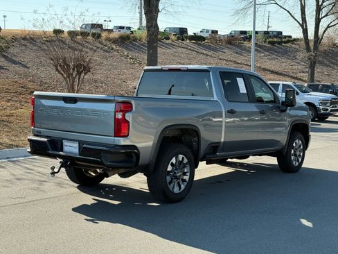 Used 2024 Chevrolet Silverado 2500 Custom w/ Custom Value Package image 5