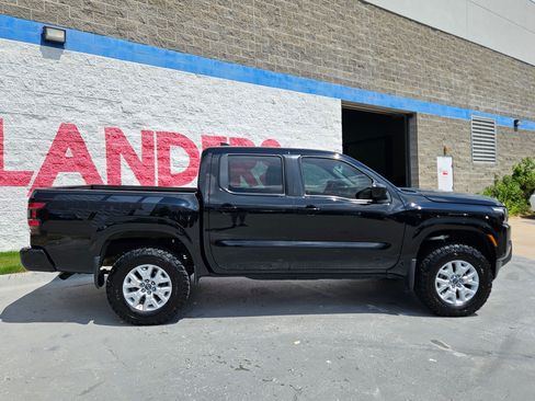 Used 2022 Nissan Frontier SV w/ Graphics Package AWD/4WD image 8