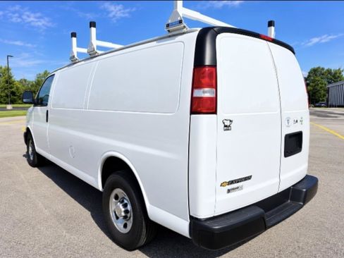 Used 2022 Chevrolet Express 3500 Extended w/ Driver Convenience Package RWD image 6