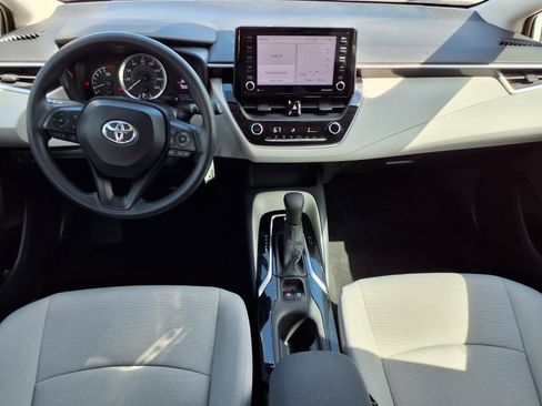 Used 2022 Toyota Corolla LE image 4