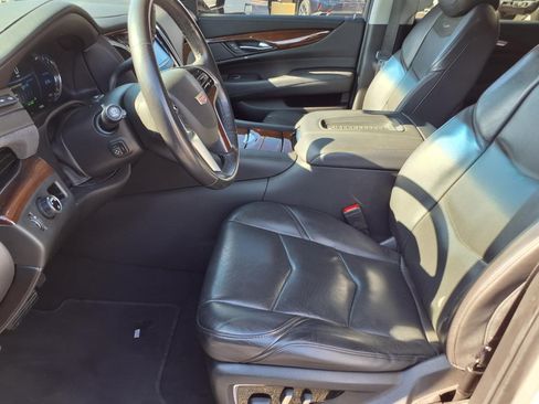 Used 2020 Cadillac Escalade Luxury RWD image 14
