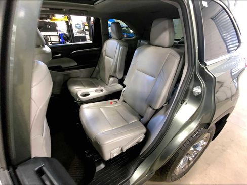 Used 2018 Toyota Highlander Limited Platinum w/ Carpet Mat Package (TMS) image 22