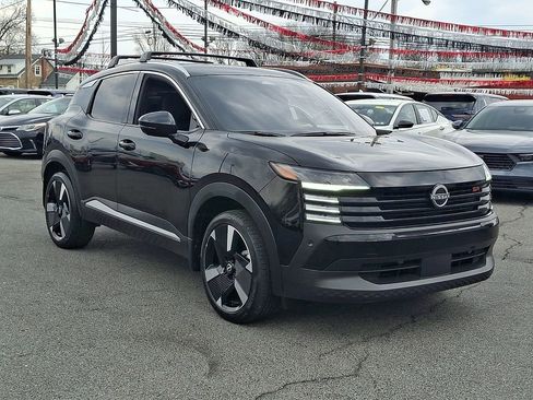 Used 2025 Nissan Kicks SR image 4