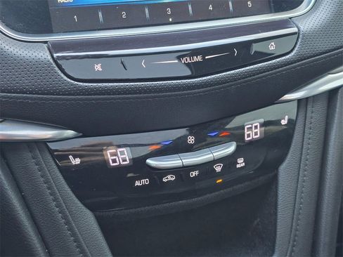 Used 2018 Cadillac XT5 Luxury w/ Driver Awareness Package image 29