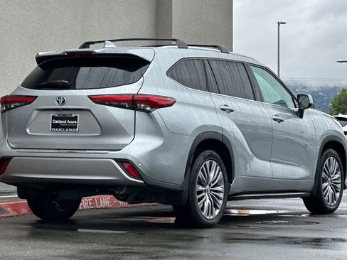 Used 2021 Toyota Highlander Platinum AWD/4WD image 4