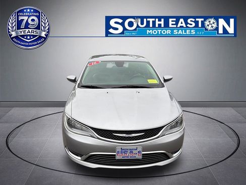 Used 2016 Chrysler 200 Limited Platinum image 3
