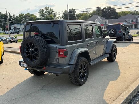 Used 2022 Jeep Wrangler Unlimited Sahara AWD/4WD image 6