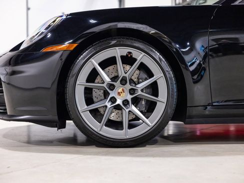 Used 2025 Porsche 911 Carrera RWD image 18