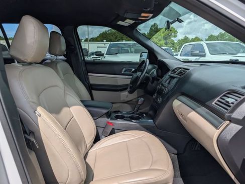 Used 2018 Ford Explorer XLT FWD image 27