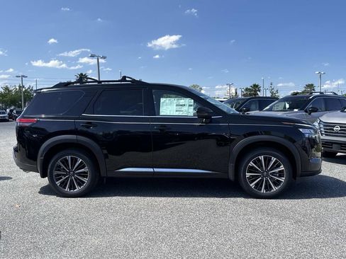 New 2026 Nissan Pathfinder Platinum FWD image 2