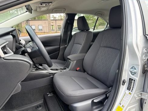 Used 2025 Toyota Corolla LE FWD image 18