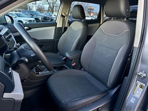 Used 2023 Volkswagen Taos SE w/ Black Wheel Package image 13
