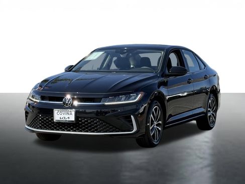 Used 2025 Volkswagen Jetta SE image 4