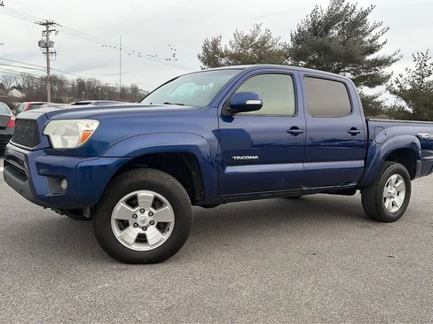 Used 2014 Toyota Tacoma Pickup 4D 5 ft image 2