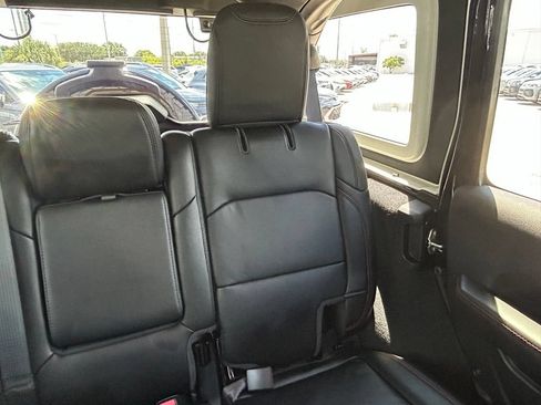 Used 2025 Jeep Wrangler Unlimited Rubicon AWD/4WD image 15