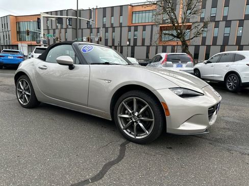 Used 2023 MAZDA MX-5 Miata Grand Touring w/ Weather Package image 8