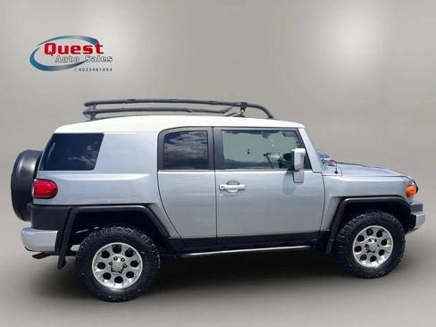 Used 2012 Toyota FJ Cruiser 4WD w/ Upgrade Pkg image 2
