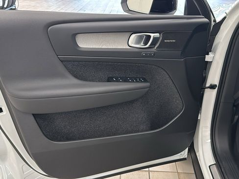 Used 2026 Volvo XC40 B5 Ultra w/ Protection Package Premier image 21