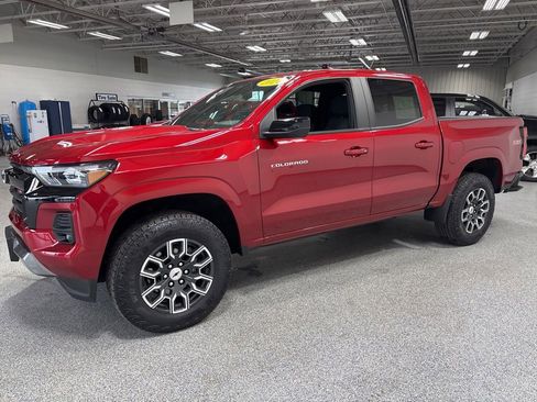 Used 2024 Chevrolet Colorado Z71 w/ Z71 Convenience Package 2 AWD/4WD image 3