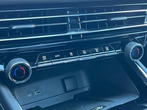 Certified 2025 Chevrolet Traverse High Country w/ LPO, Floor Liner Package image 29