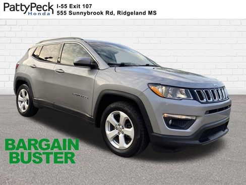 Used 2019 Jeep Compass Latitude FWD image 1