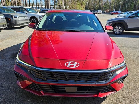 Used 2025 Hyundai Elantra SEL FWD image 2