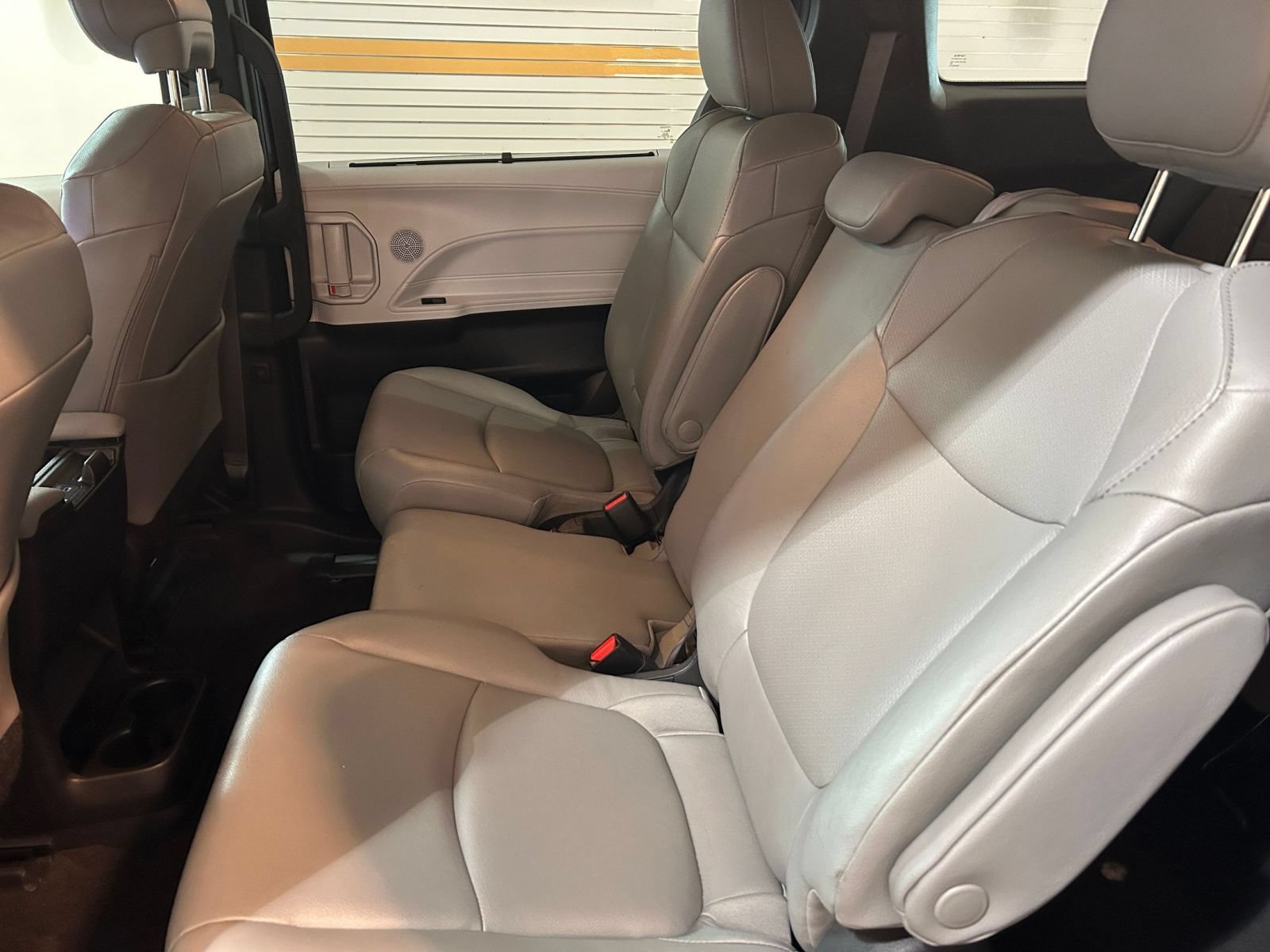 Used 2025 Toyota Sienna XLE FWD image 26