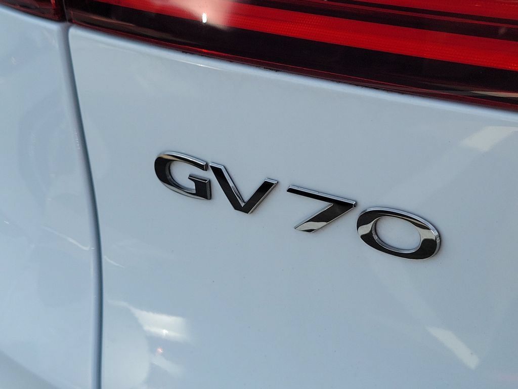 Used 2025 Genesis GV70 3.5T Sport w/ Sport Advanced Package AWD/4WD image 10