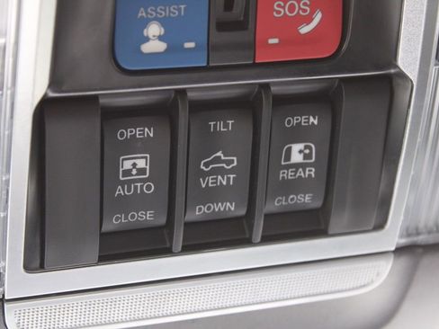 Used 2022 RAM 2500 Laramie w/ Night Edition AWD/4WD image 29