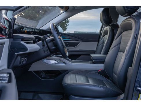 Used 2024 Lincoln Nautilus Reserve image 15