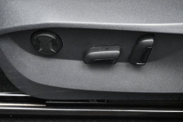 Used 2023 Volkswagen Tiguan SE w/ Panoramic Sunroof Package FWD image 10