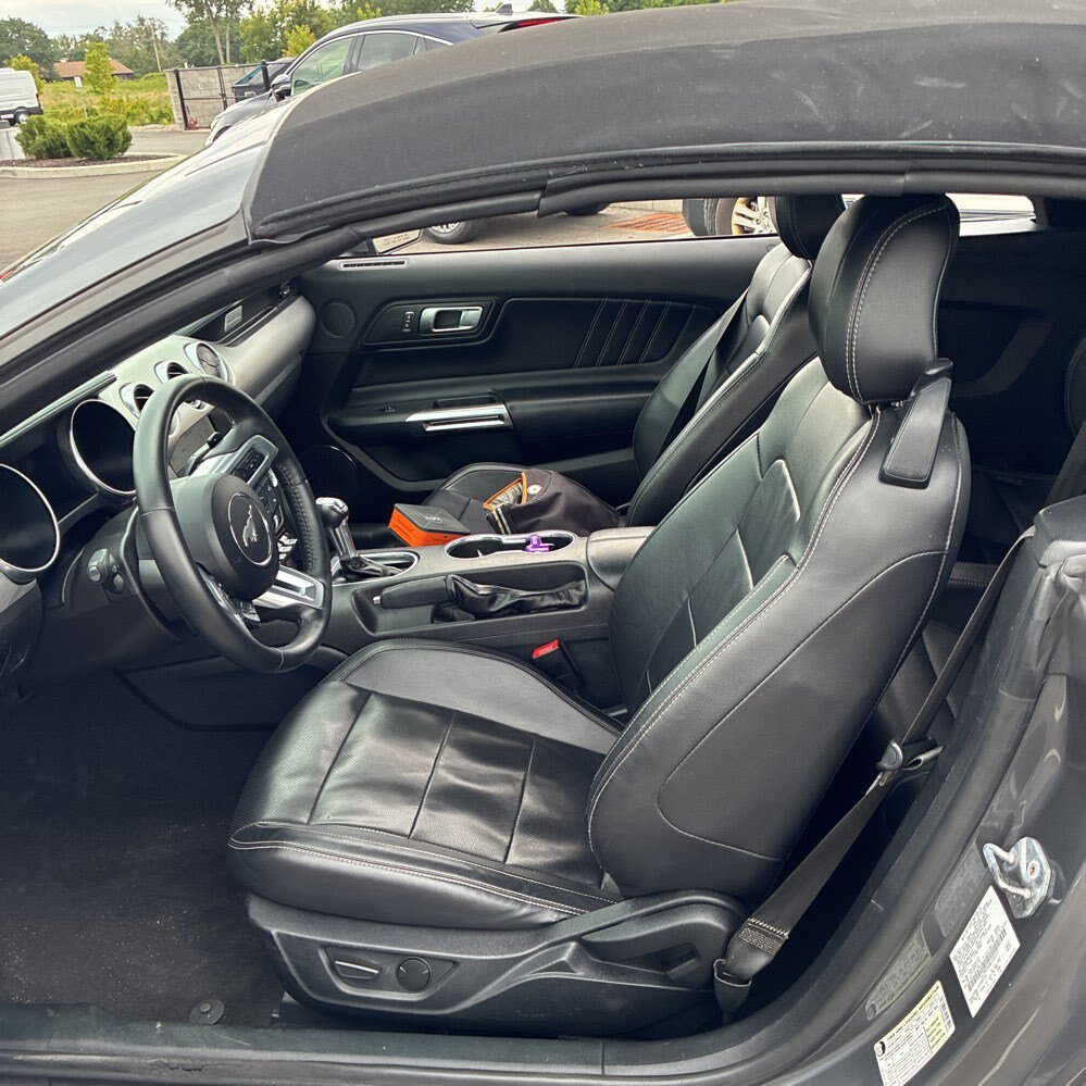 Used 2021 Ford Mustang Premium RWD image 3