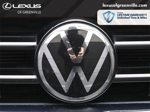 Used 2022 Volkswagen Tiguan SE R-Line image 33