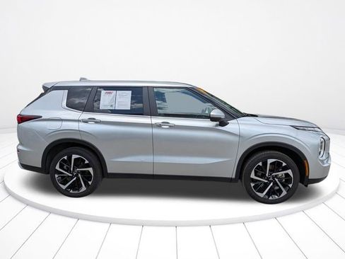 Used 2024 Mitsubishi Outlander SE AWD/4WD image 3
