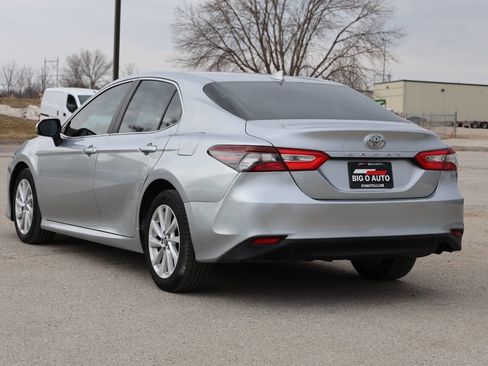 Used 2022 Toyota Camry LE image 11