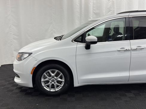 Used 2021 Chrysler Voyager Lxi image 4