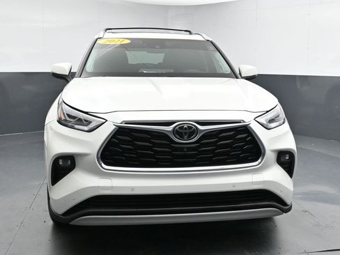 Used 2021 Toyota Highlander Platinum image 3