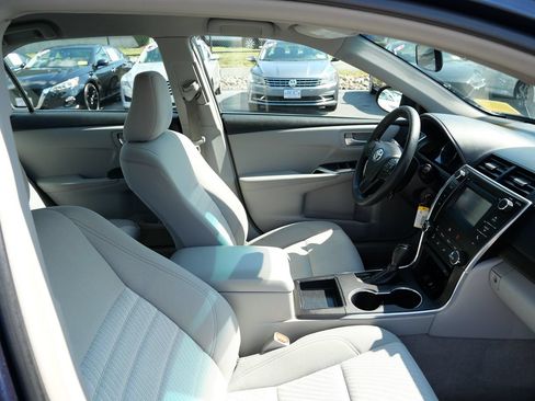 Used 2016 Toyota Camry LE FWD image 18