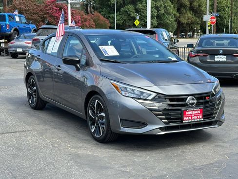 Used 2024 Nissan Versa SR FWD image 10